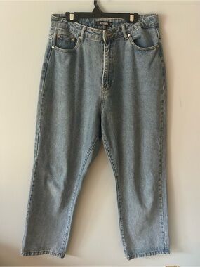 Missguided + Washed Light Blue Boyfriend Jeans